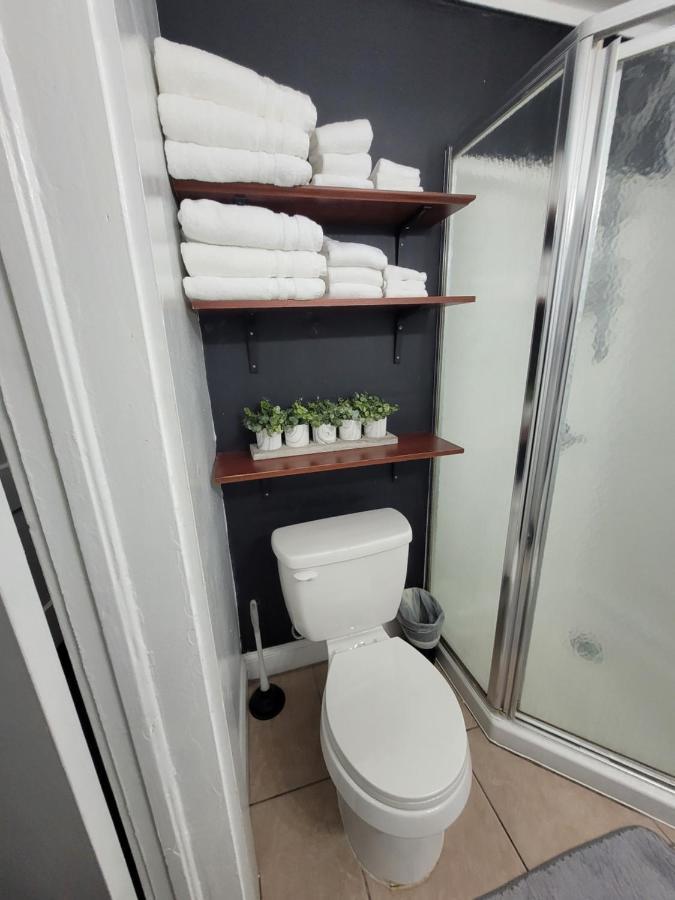 Two Bedroom Home In Beautiful Downtown Лейкленд Екстер'єр фото